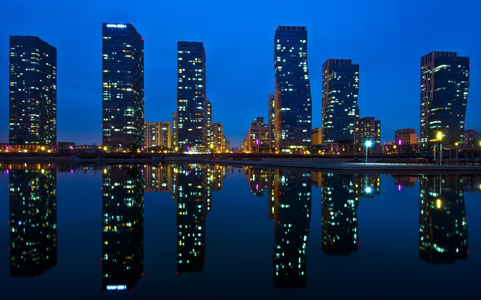 爱游戏登录入口-_夜光潜水：探索神秘海底世界_，夜光珠在水底有诱鱼的作用吗