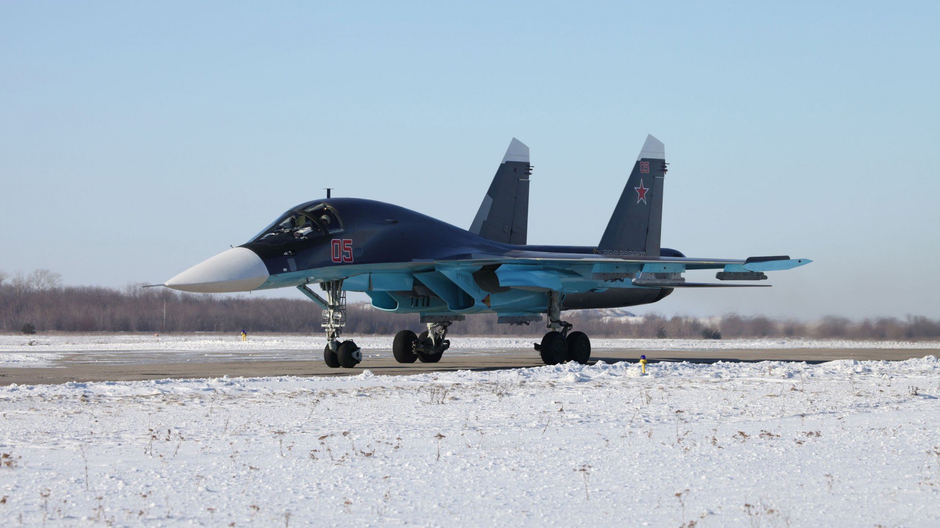 库兹马诺维奇在巴黎奥运会手球比赛中多次扑救点球,库兹马持球