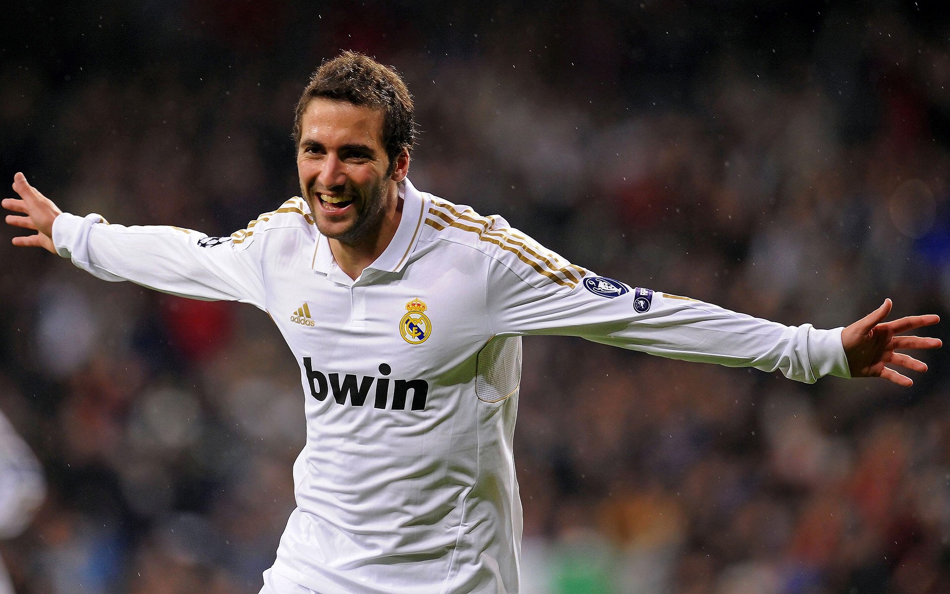 终极“绝杀”：“足球神兵”在欧冠的巅峰演出，足球神剧视频