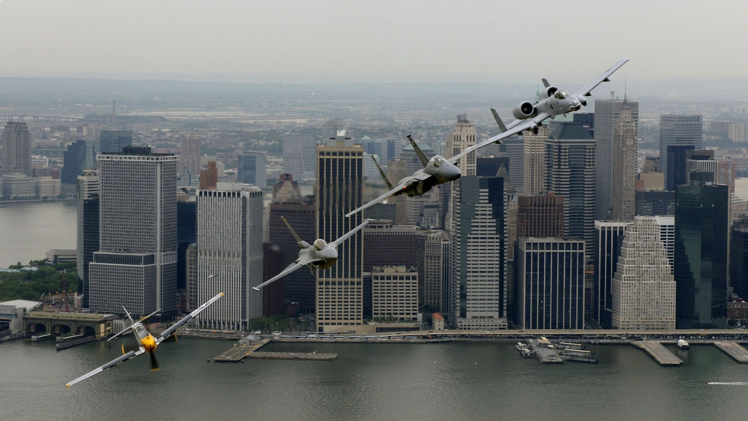 爱游戏平台-莱斯特城主帅瓜迪奥拉调整战术以备战下场比赛，瓜迪奥拉和莱万多夫斯基