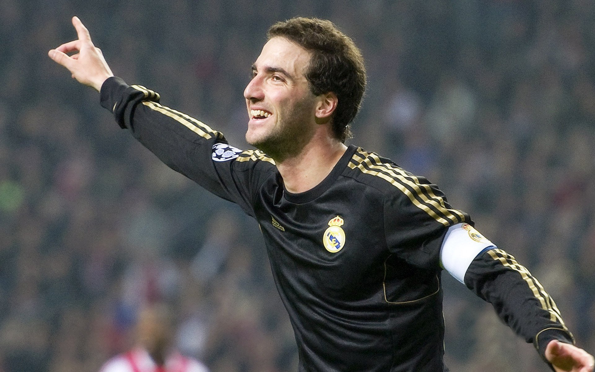 AYX GAME-欧冠四分之一决赛：巴萨对阵皇马，经典德比来袭，巴萨欧冠4连胜