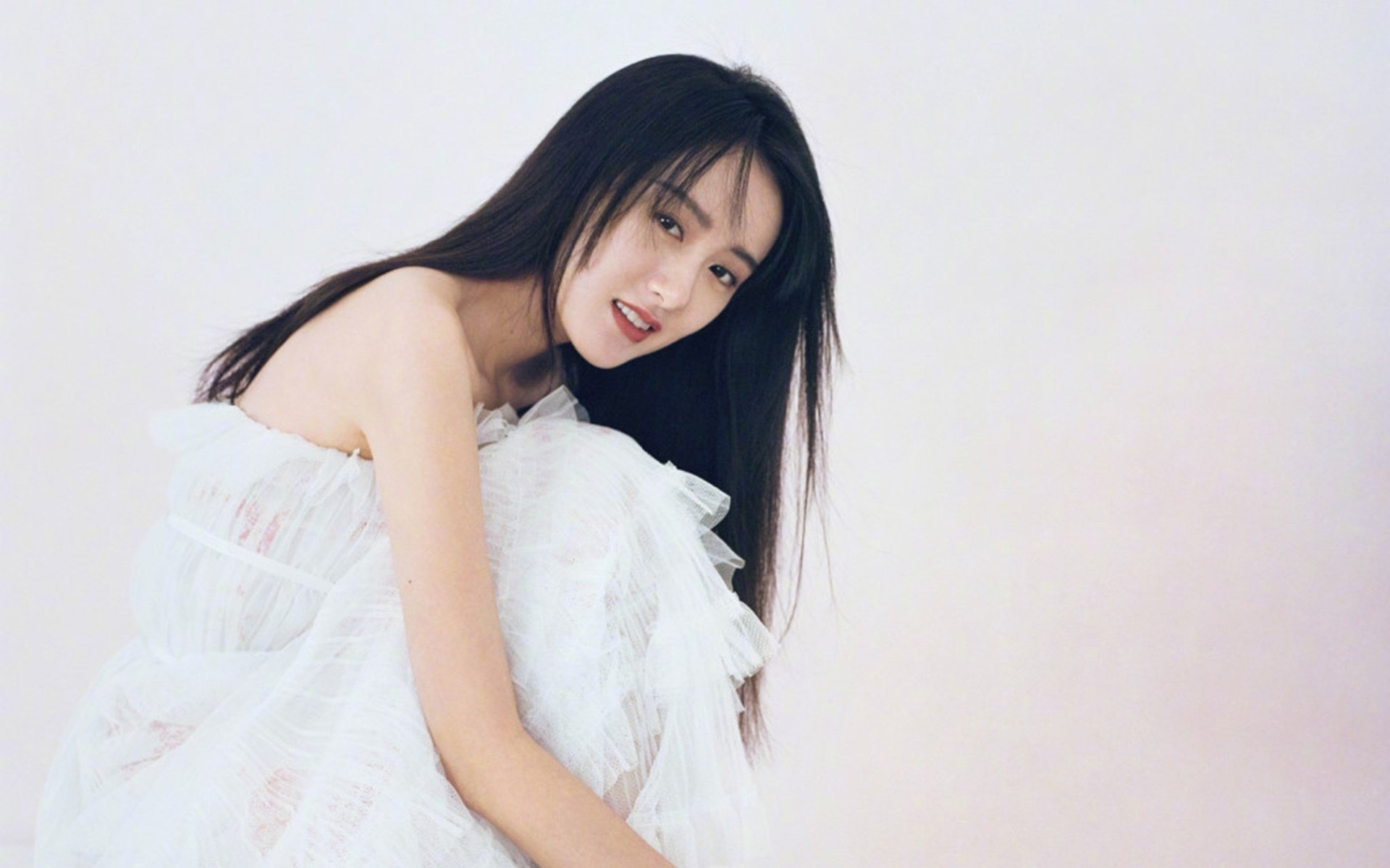 球迷狂欢：现场氛围火爆，激烈赛事不断，球迷狂欢节