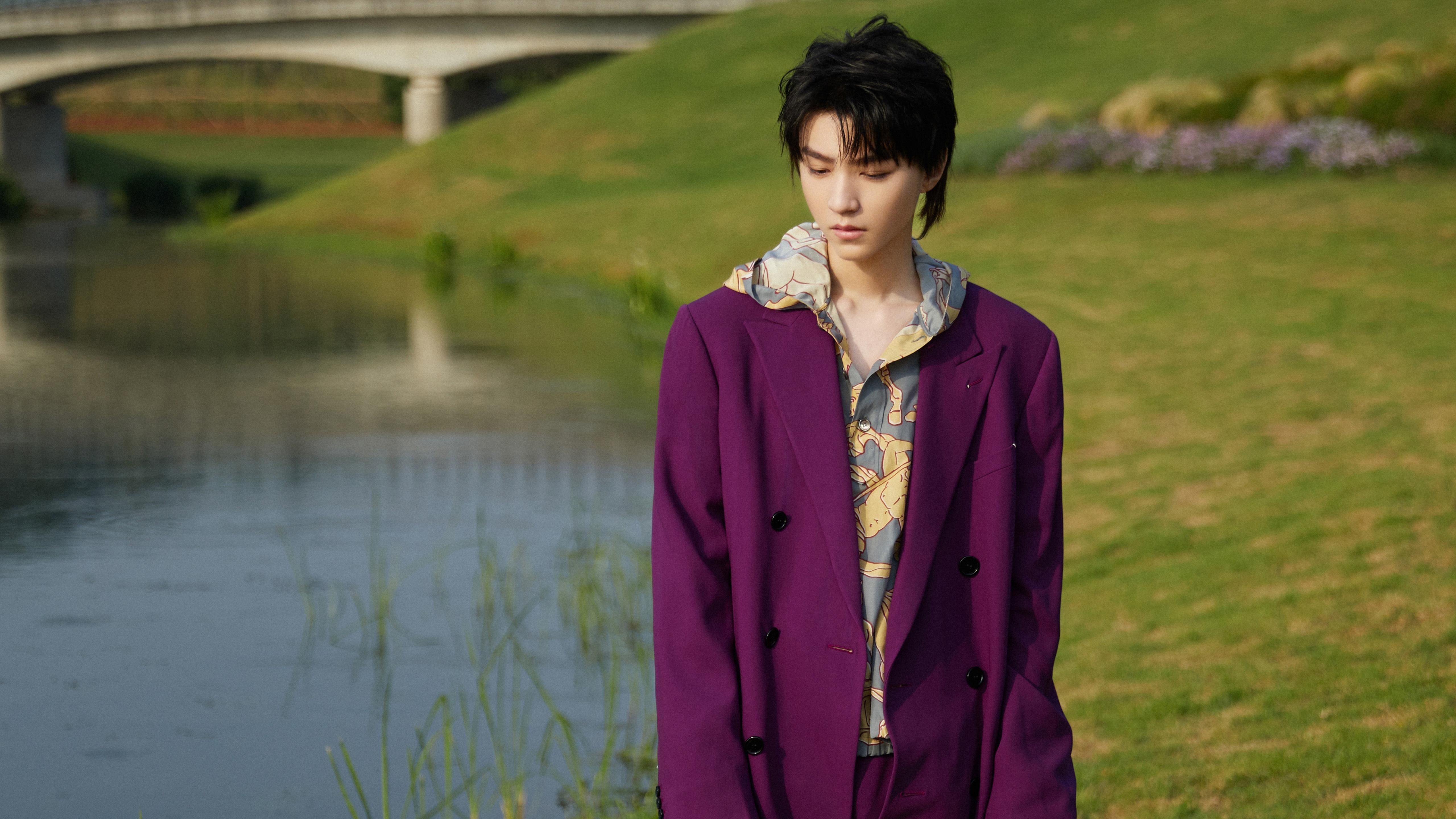 AYX官网-足球运动员公益事业频繁，传递体育正能量，业余足球运动员