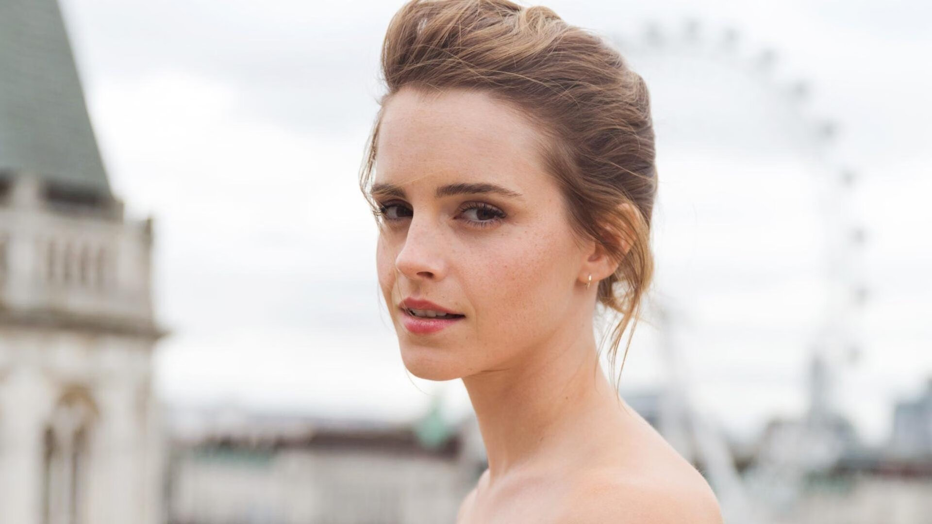 五大联赛是否通过压缩中场空间提升防守效率,五大联赛中场球员